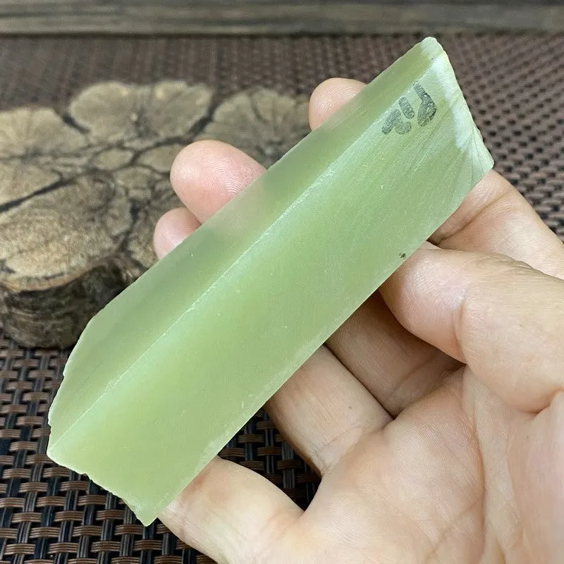 Natural Kunlun Jade Rough Nephrite Raw (142g,7.5X4.0X2.0cm)